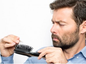 أهم أسباب تساقط الشعر والحلول المحتملة
