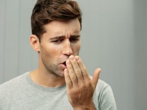 10 حقائق لم تكن تعرفها عن رائحة الفم الكريهة