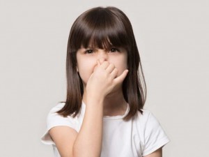 دليل أسباب رائحة الفم عند الأطفال 2024